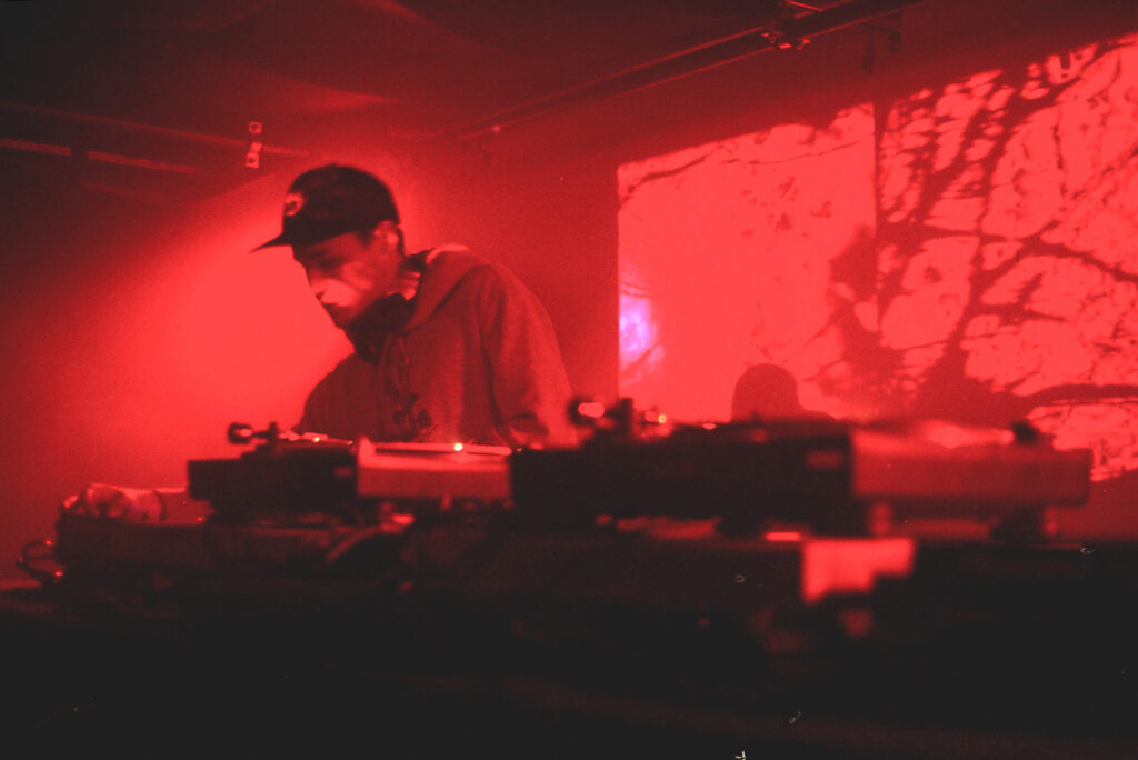 Premiere: WZ – Tripod (PONDLIFE011)