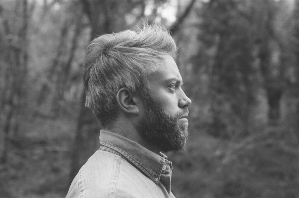 Tom Ashbrook Blends Orchestral with 4X4 Organic House on “Nocturne III”