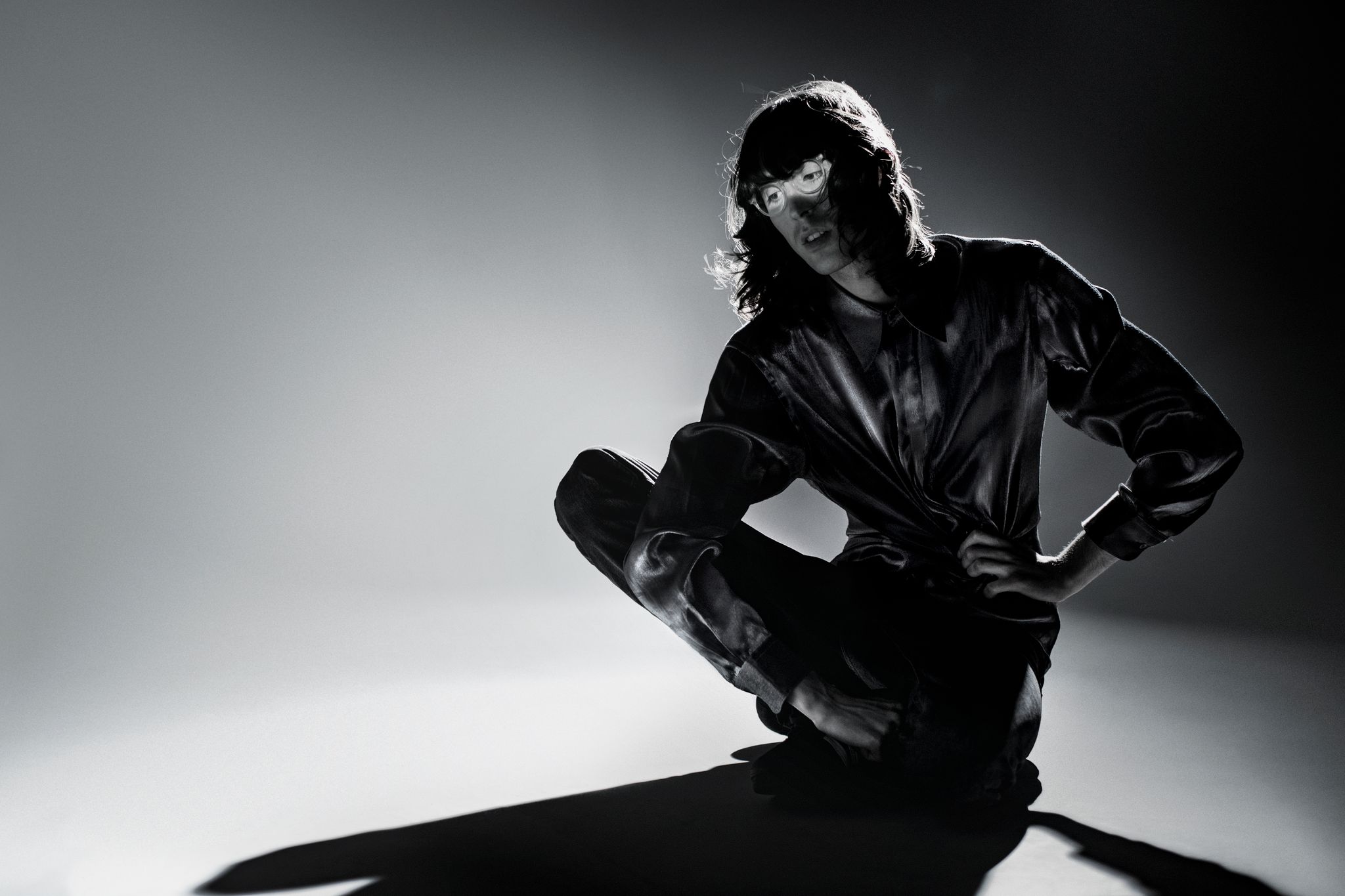 A. G. Cook Unveils ‘Apple vs 7G’ Remix Album With Charli XCX, Baauer, Boys Noize, Doss & More