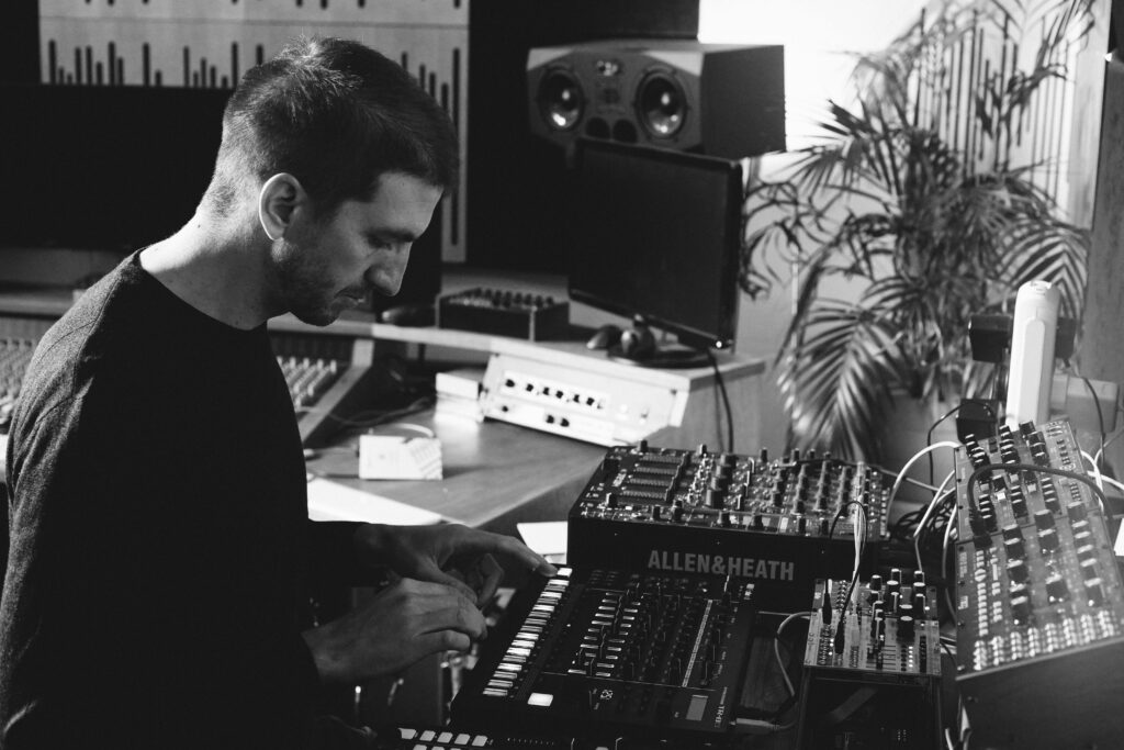 Interview: Alex Banks On His New EP ‘Tephra,’ Being Inspired By Canary Islands Landscape, COVID & More