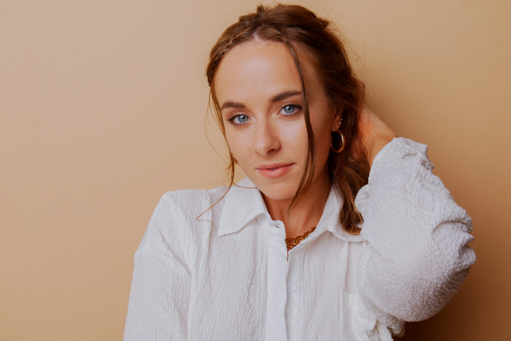 AmyElle Releases New Two-Track EP ‘Push It’