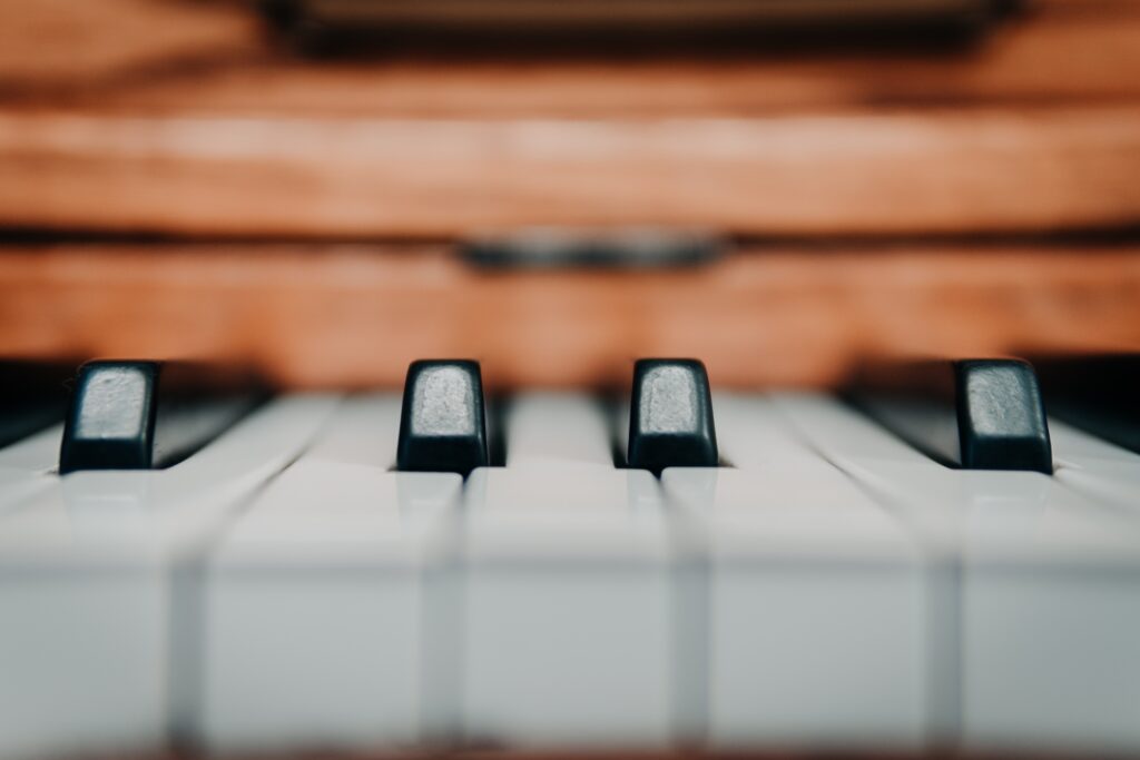 The 11 Best Pianos And MIDI Controllers With Weight Keys For Performance And Music Production