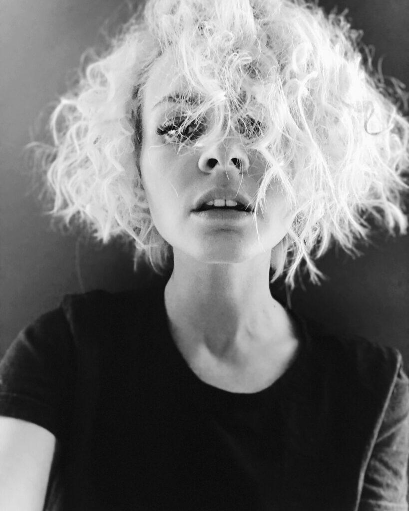 Premiere: ANII – Marching [Aniitime]