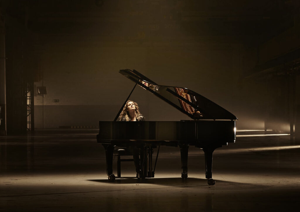 Premiere: Anne Lovett – Nocturne (Ulrich Schnauss Remix)