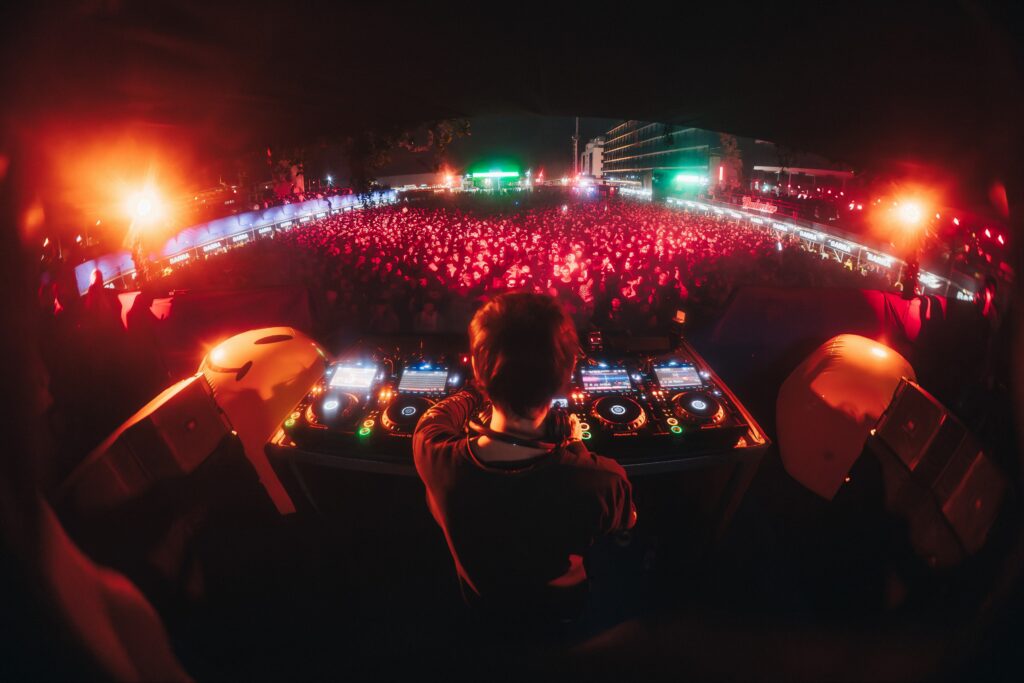 Simon Vuarambon Uploads Captivating Buenos Aires Set Opening For Guy J