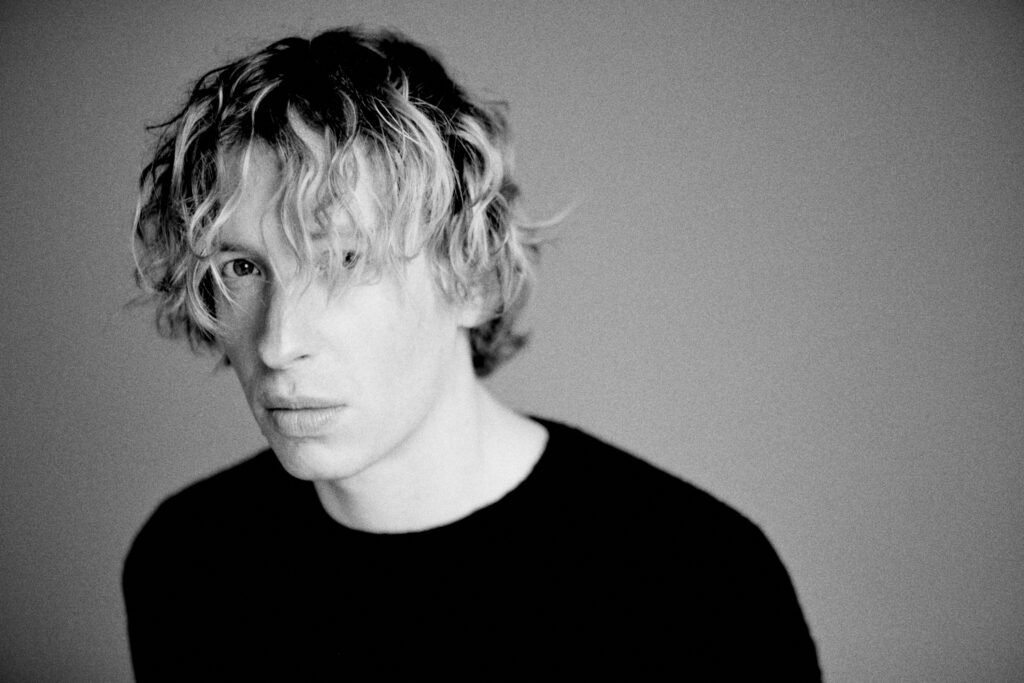 Premiere: Obscure Shape & SHDW Give Daniel Avery ‘Projector’ A Stripped Down, Thumping Remix