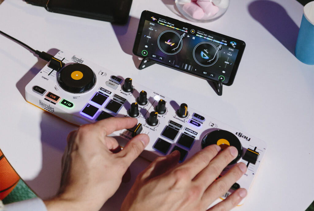 Hercules DJControl Mix Review: Fantastic Toy But Far From Pro (And That’s Okay)