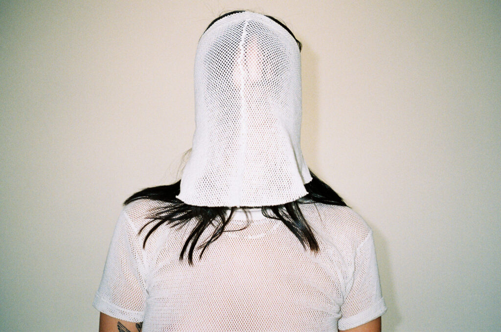 Elohim’s ‘Can’t Remember Your Name’: A Deep Dive into Emotional Resonance and Sonic Exploration