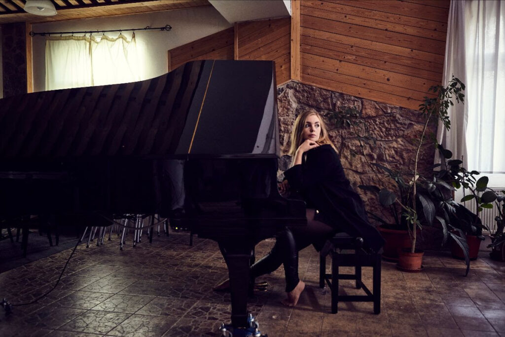 Emika Details New Neoclassical Album ‘Klavirni Temna’