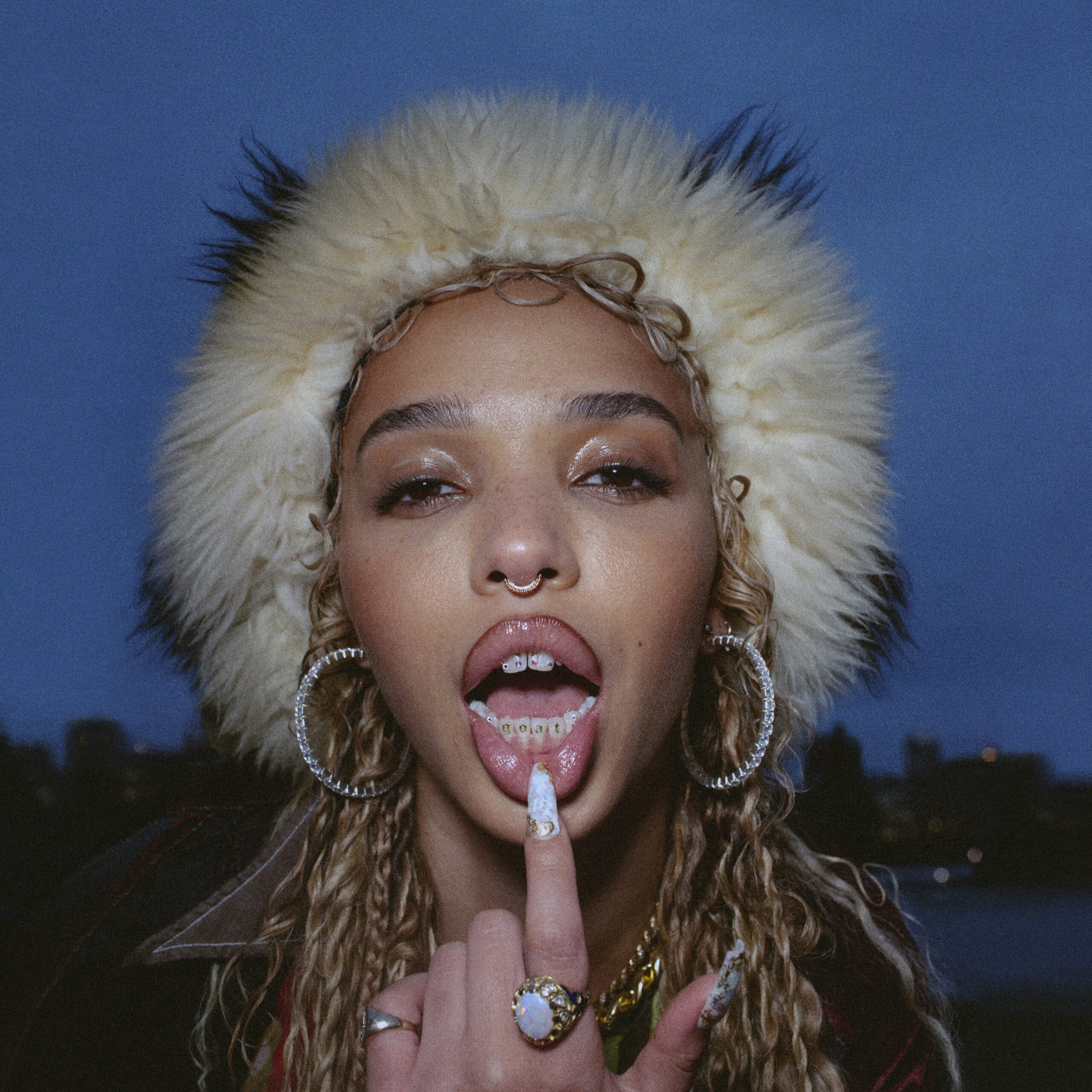 Album Review: FKA Twigs – CAPRISONGS