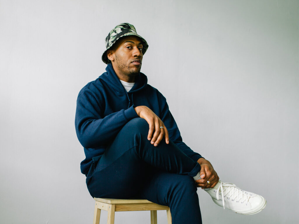 Premiere: Flaurese – Silk Robe [&Friends]