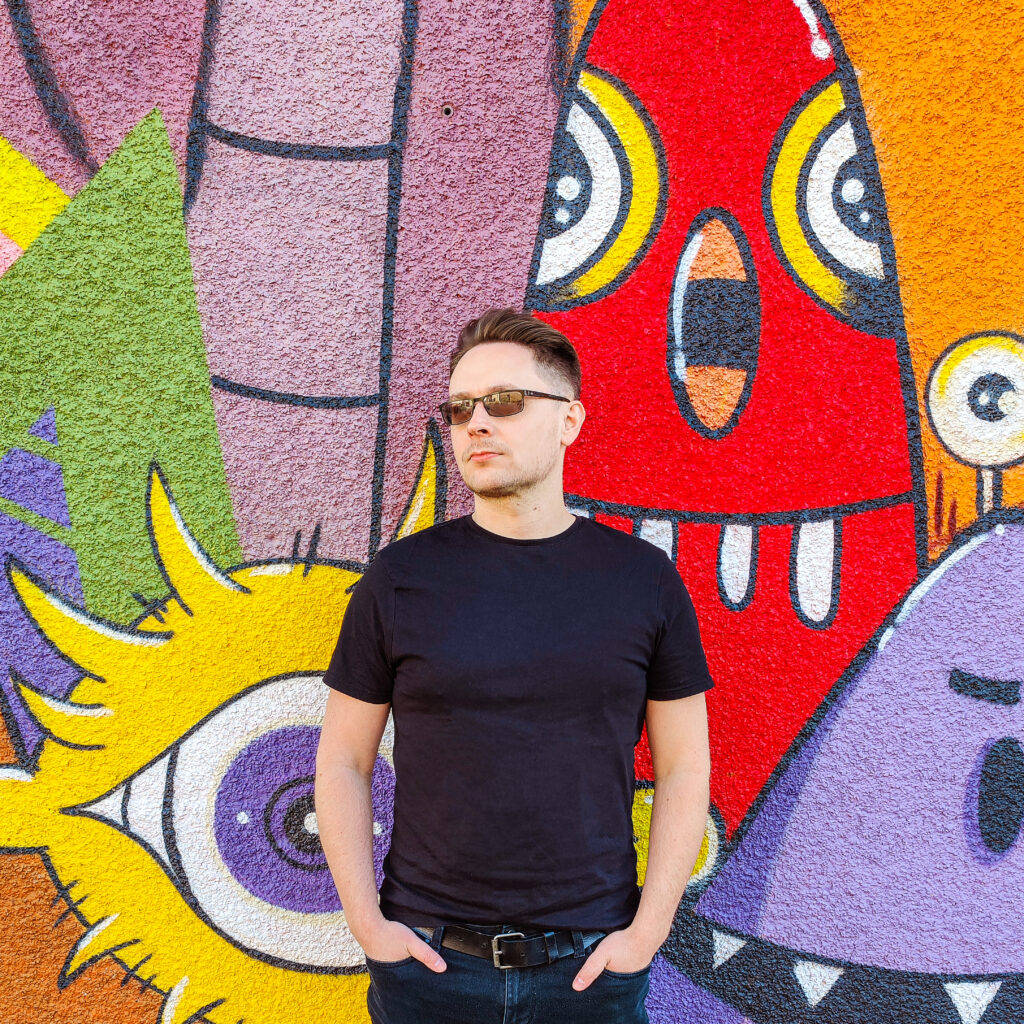 Premiere: Halflight – Out Of Love [Device]