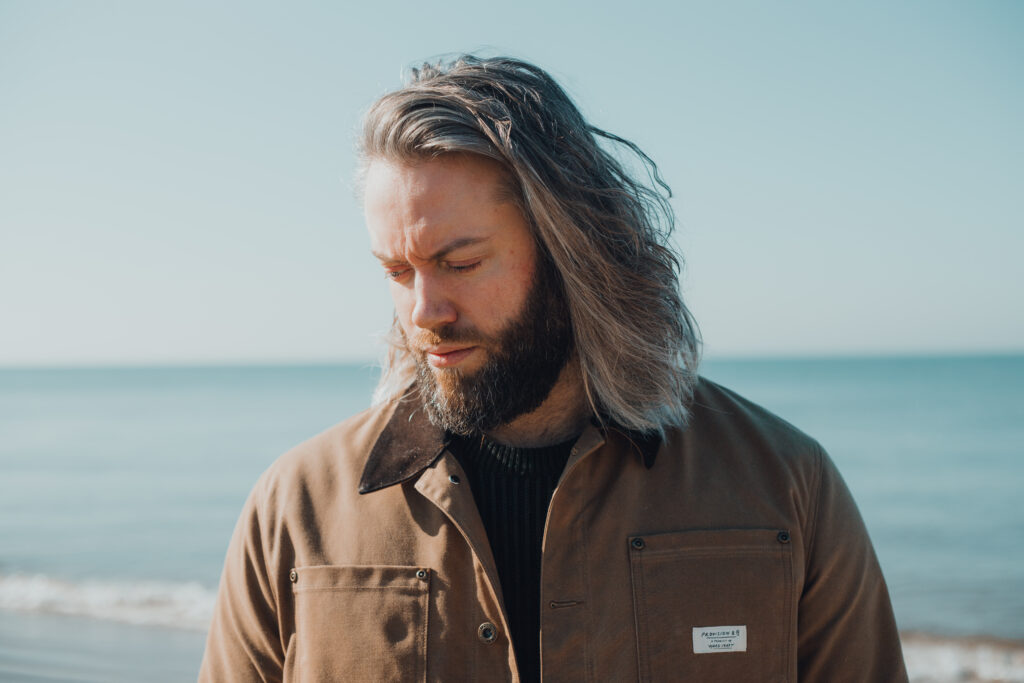 Single Review: Tom Ashbrook – 30five