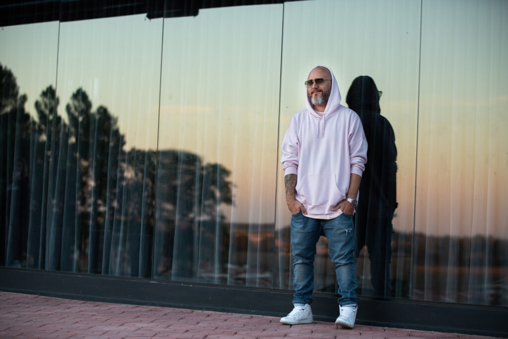 Interview: Kolombo Talks “Eclectic and Versatile” LouLou Records, Love Of Analog, Brazil