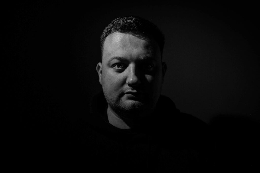 Premiere: Rudosa – Isolation [Moments In Time]