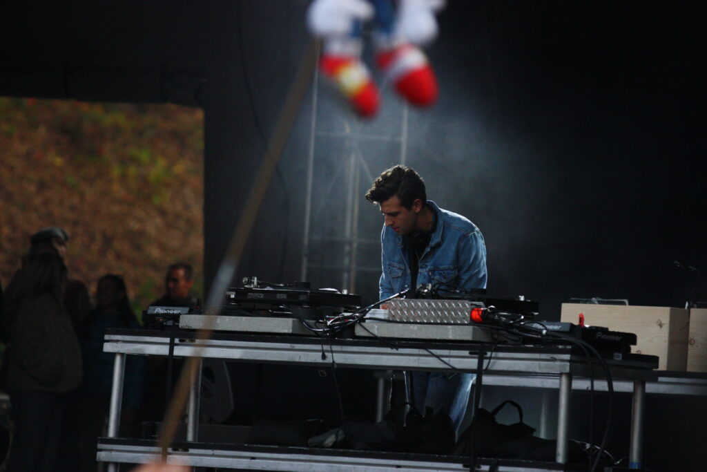 Young Launches Digital Archive Of Rare & Unreleased Material Including The xx Concert Documentary
