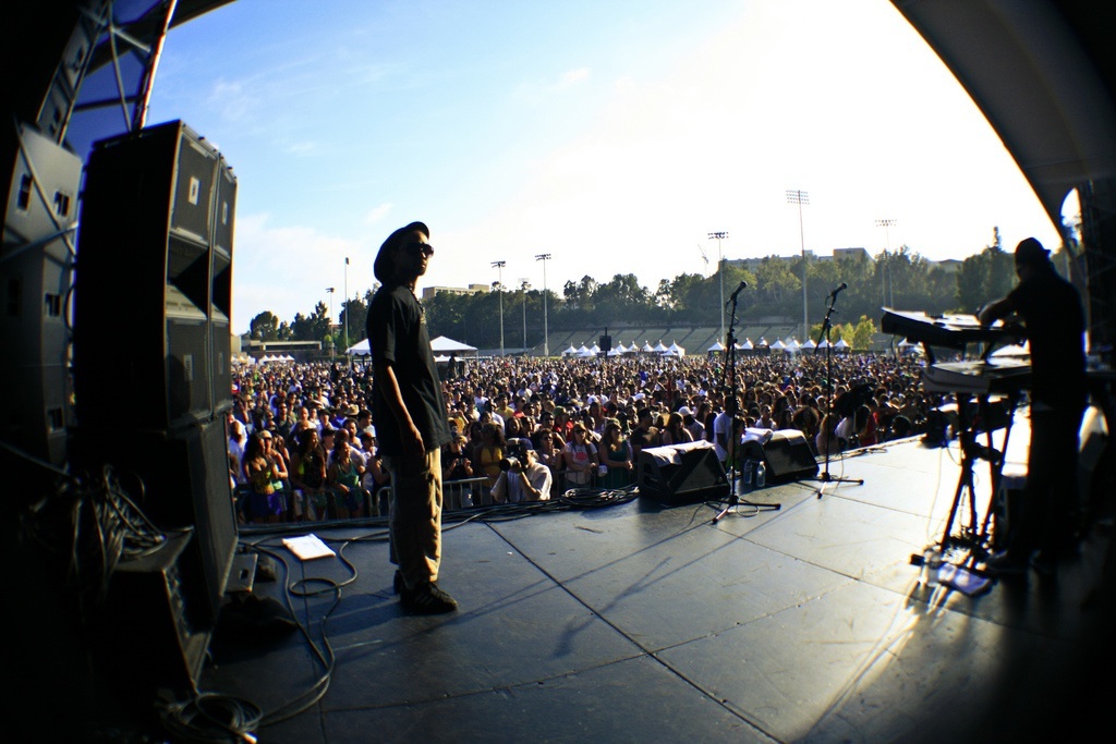 Tips: How to Act When Backstage at a Concert or Festival