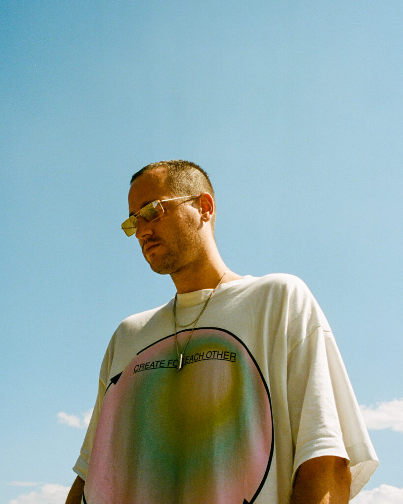 Julien Bracht Showcases Berlin Techno on “Rave Flower”