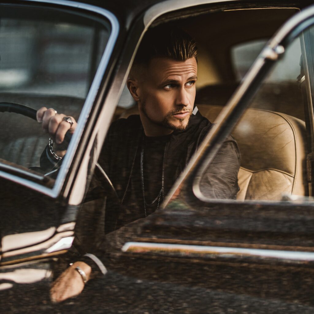 Premiere: Martin Badder – Whispers feat. IDA fLO