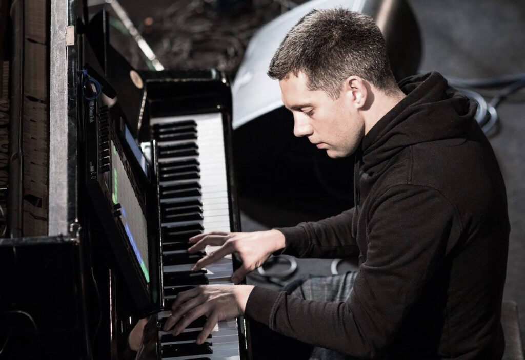 Isolation Ambient Music: Matt Stewart-Evans – COLOURS / SHADES