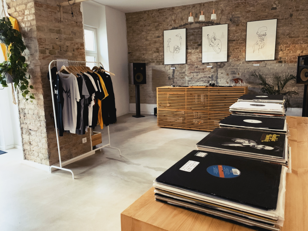 Vinyl Sales Pass CDs For First Time Since 1986 As US Recorded Music Revenue Grows By 9.2% In 2020