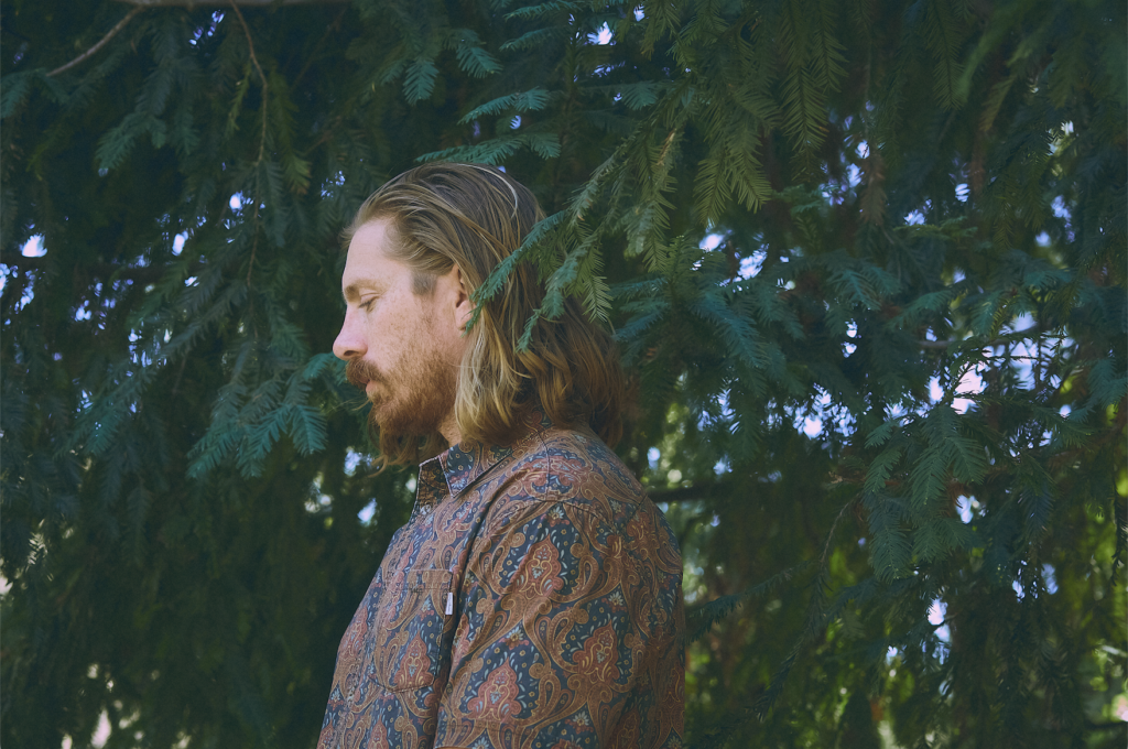 Eclectic Sonic Tapestry: MÒZÂMBÎQÚE Drops New EP, ‘Peril 1998,’ Melding 70’s Aesthetic with Modern Electronica