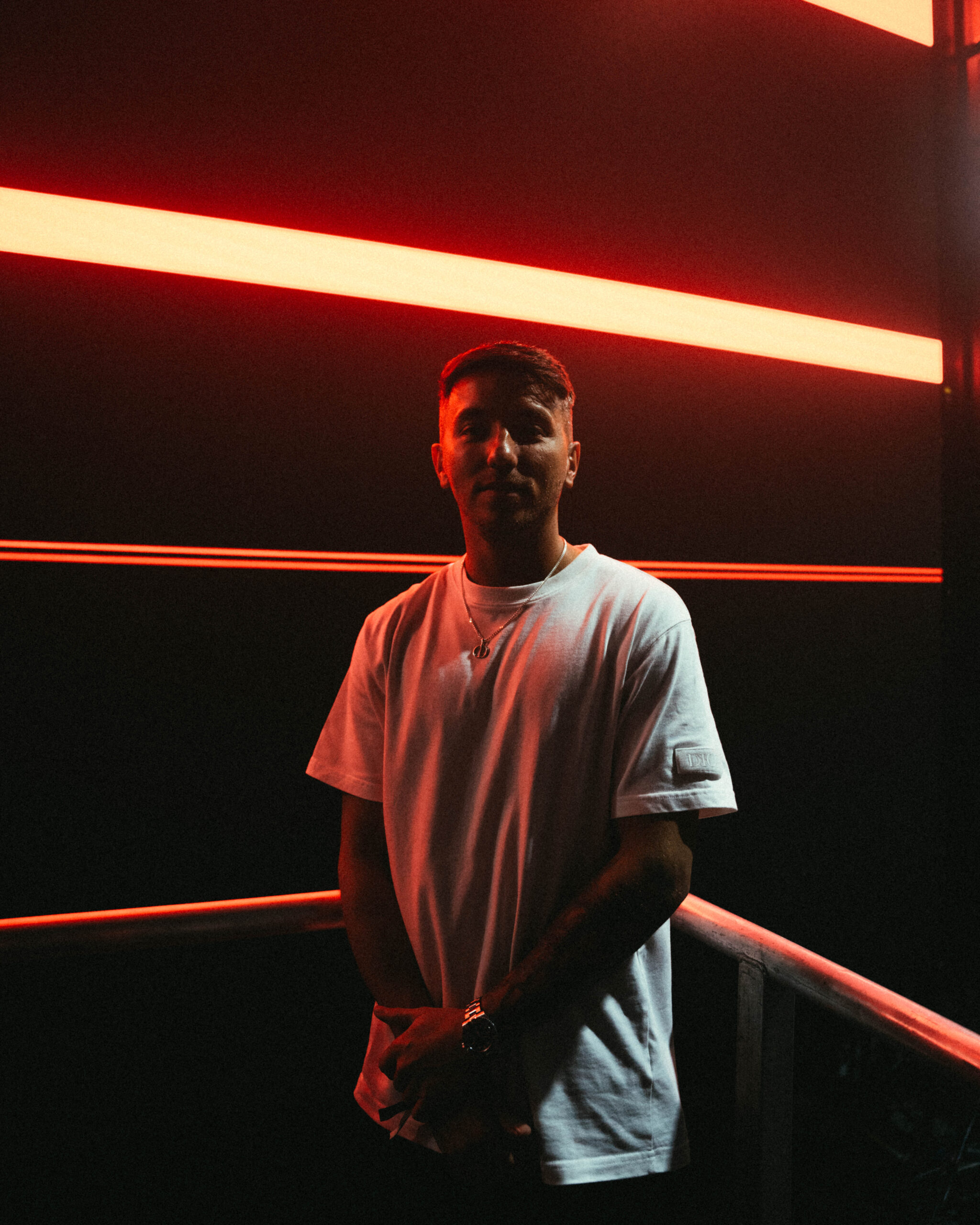 Lights Out Premiere: Frazi.er – She’s Running Through My Head [Moments In Time]