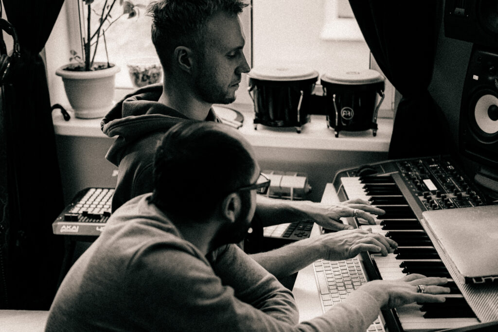 My Toolbox: Volen Sentir [All Day I Dream]