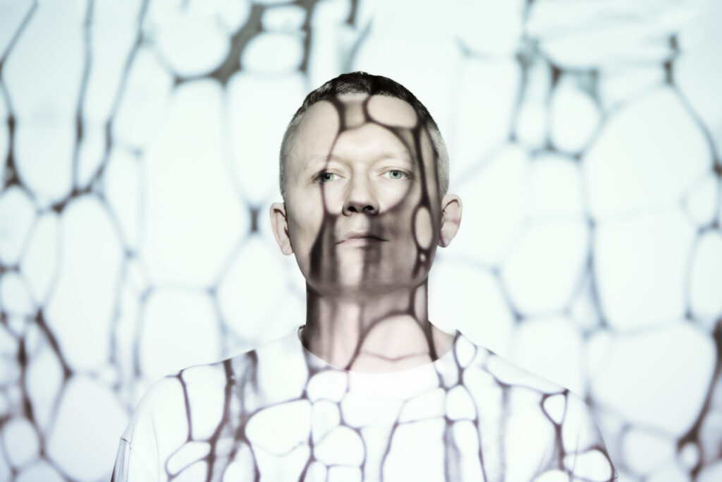 Premiere: Rockwell X The Upbeats – LEVEL [OBSOLETE MEDIUM]