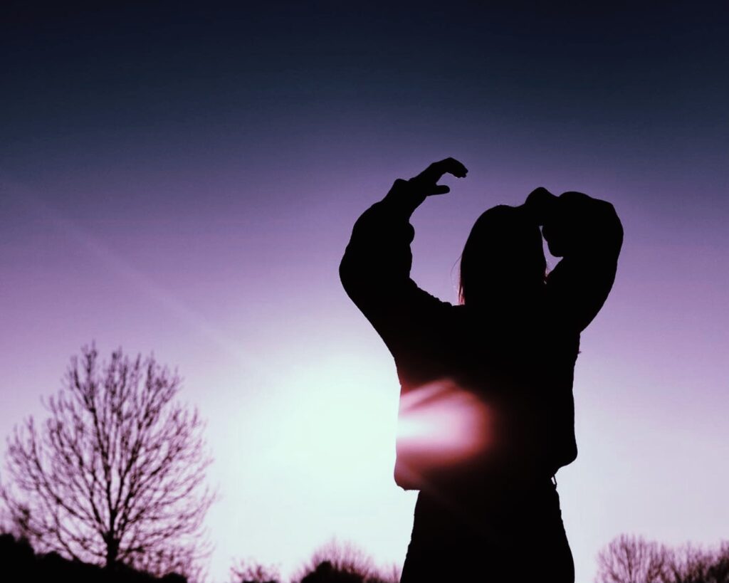 Premiere: Househead Samira – Throw It Up [Moveltraxx]