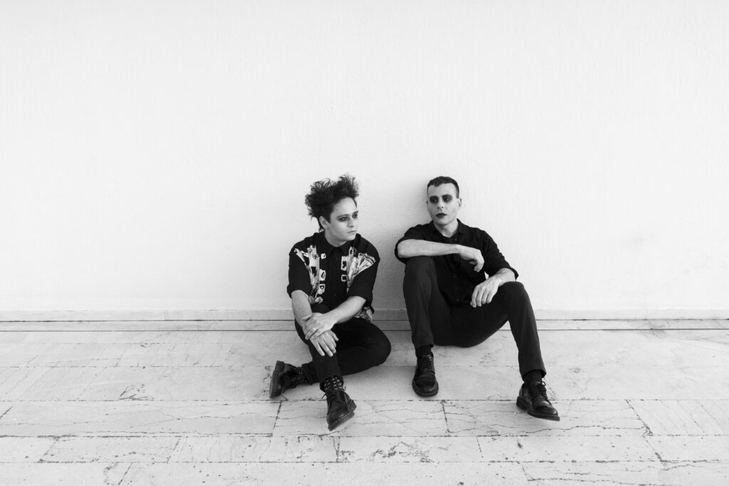 Lights/Out Premiere: She Past Away – Disko Anksiyete