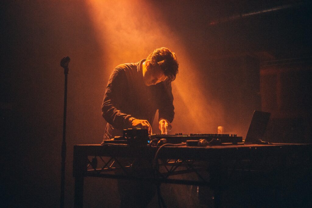 Event Review: Tourist Brings Warm, Blissful Melodies On Cold, Rainy Night At Brooklyn’s Avant Gardner