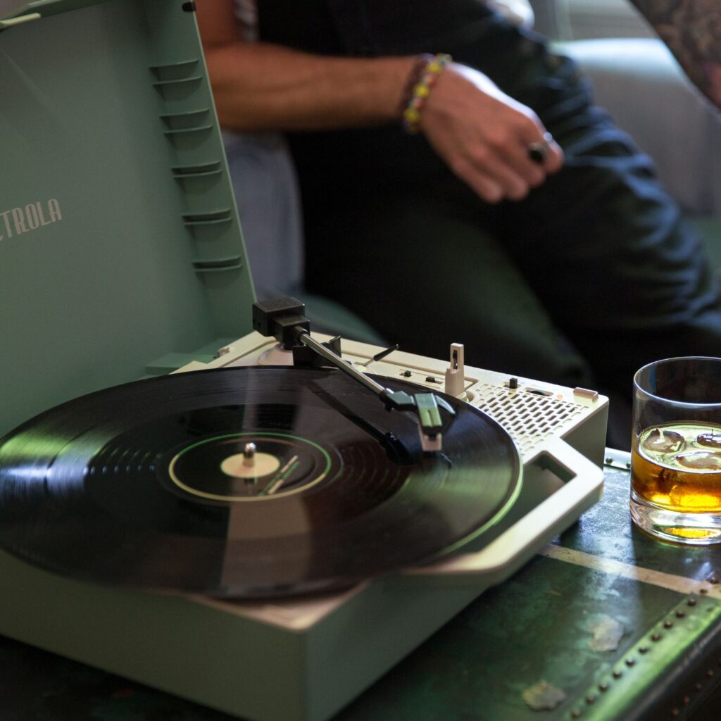 Victrola Re-Spin Review – Finally A Portable Turntable That Doesn’t Suck