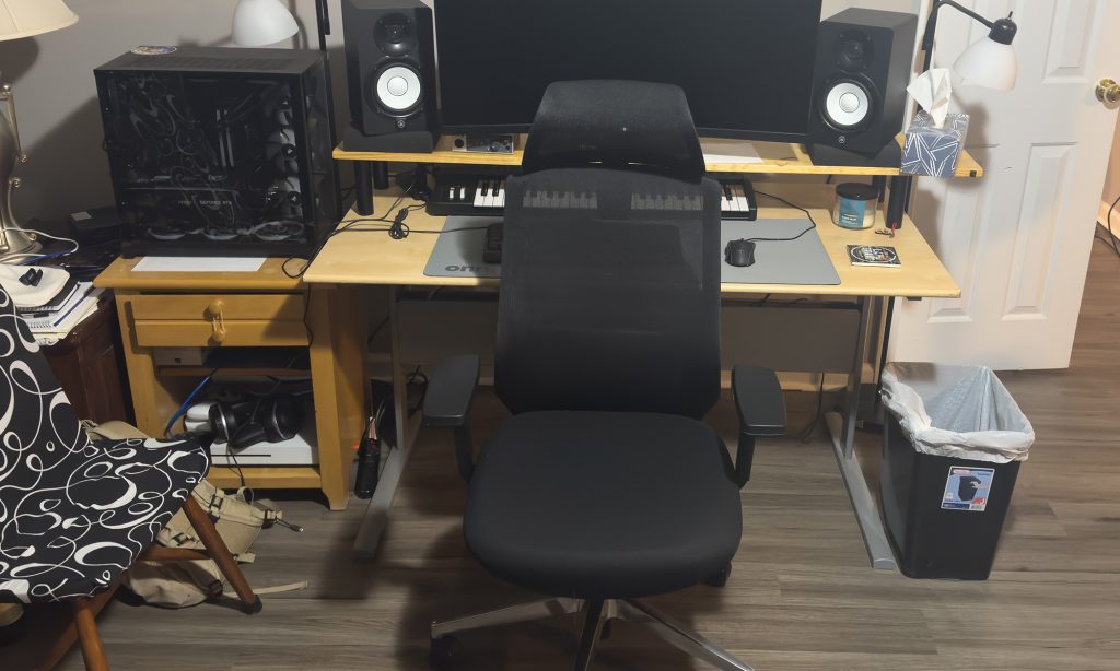 UPLIFT Evoke Ergonomic Chair Review: A Practical chair for a more comfortable professional environment