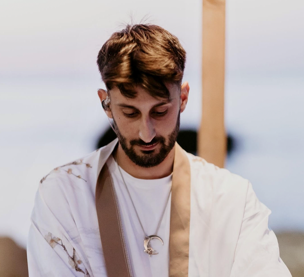 Artic White Shares 5 Essential Production Tips for Crafting Organic House That Catches the Attention of Top Labels