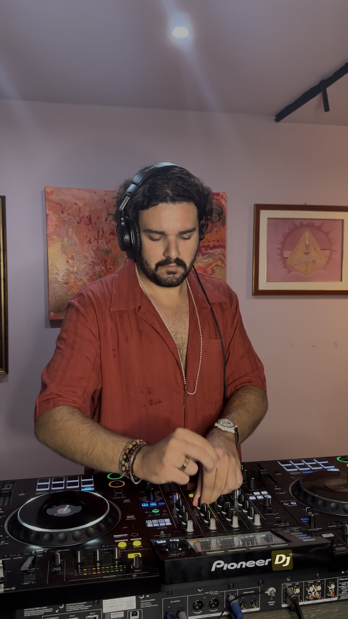 DJ/Producer Alphones Breaks Down His Studio Workflow and Production Techniques