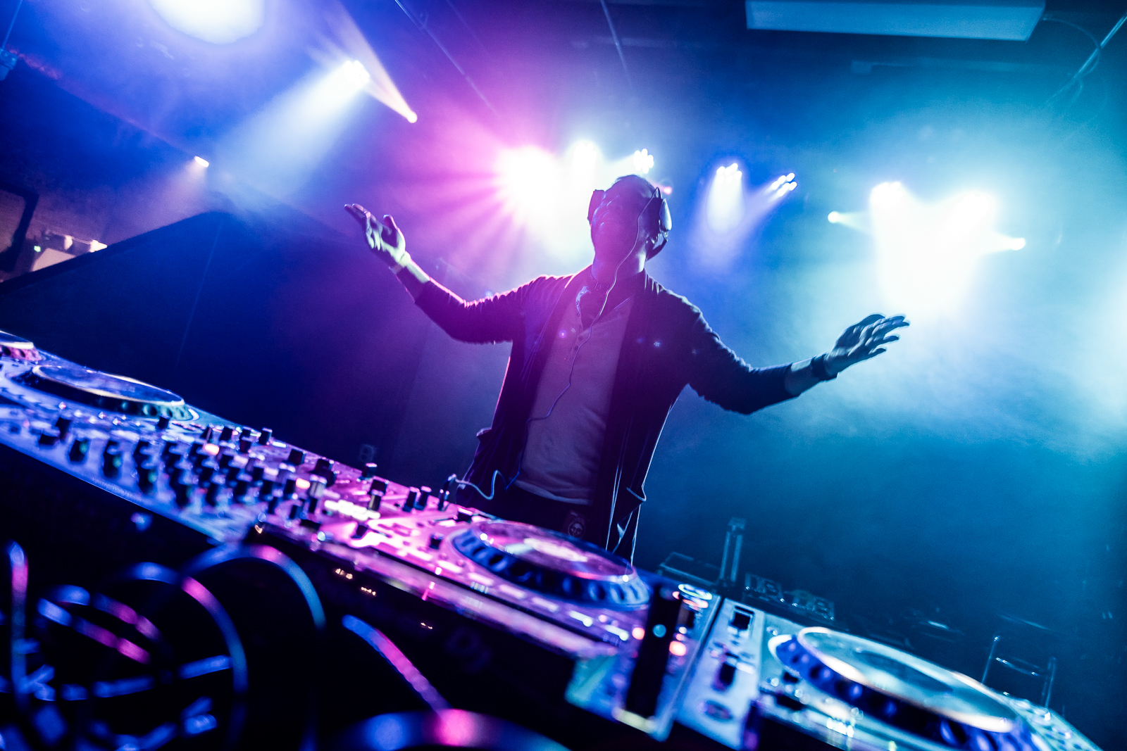 Discognition Delivers a Late-Night Take on Eli & Fur’s Air