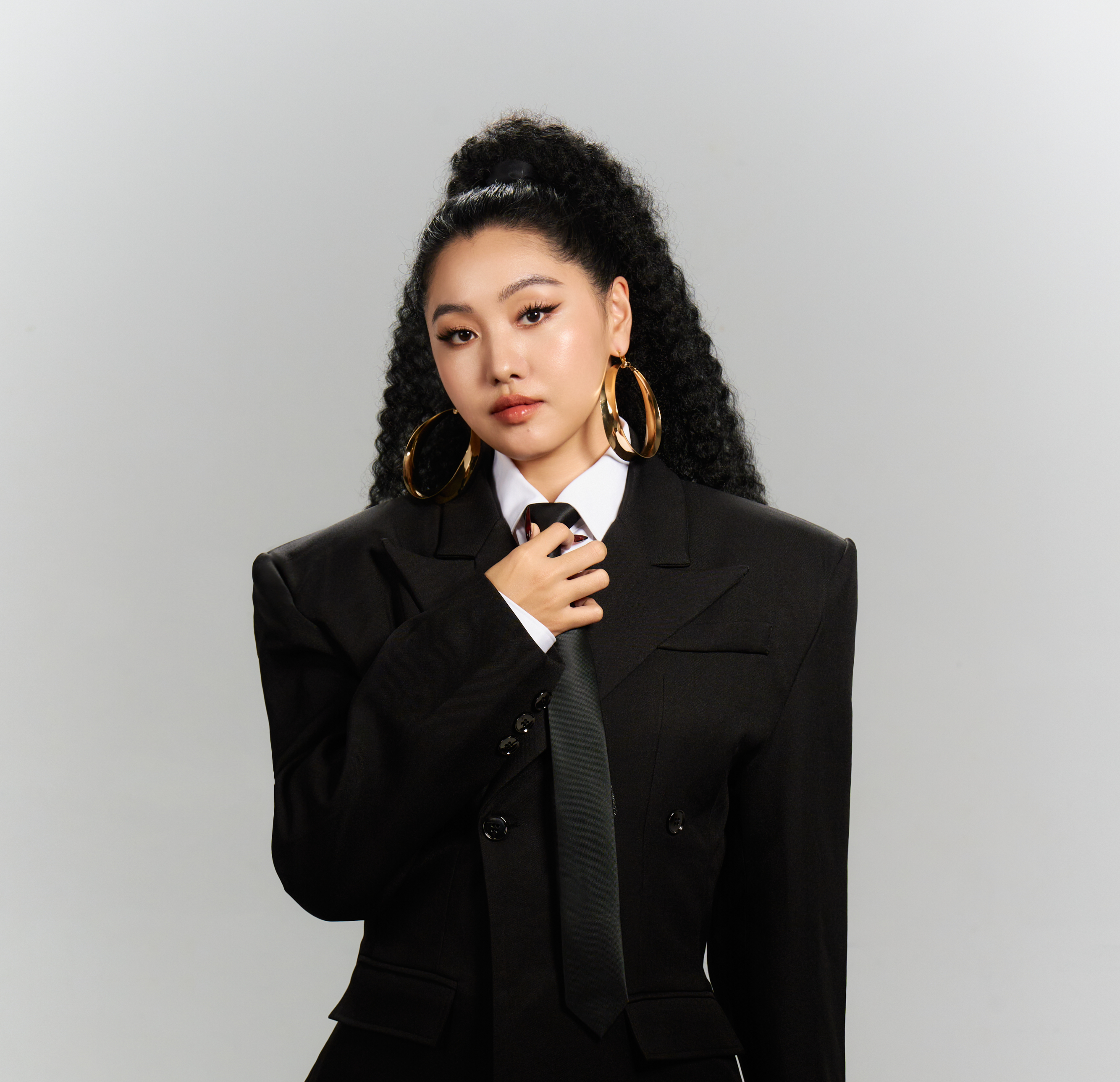 Sherry Z Explores depth & emotion in stunning and soulful new
