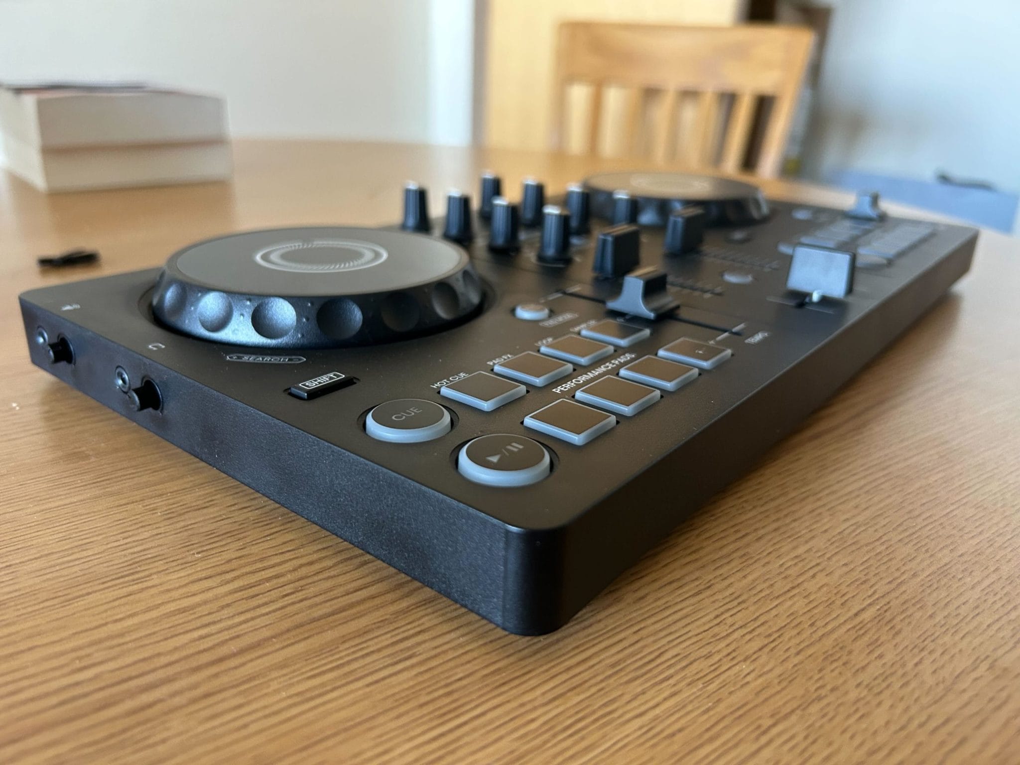 AlphaTheta DDJ-FLX2 Review: A Great DJ Board For Newcomers And On-The ...