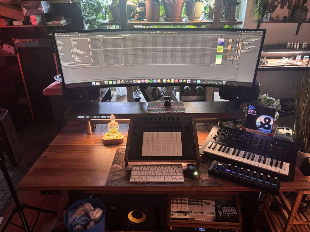 Wavebone Starship™ Review – The Best Studio Desk for Sit-Stand Workflow