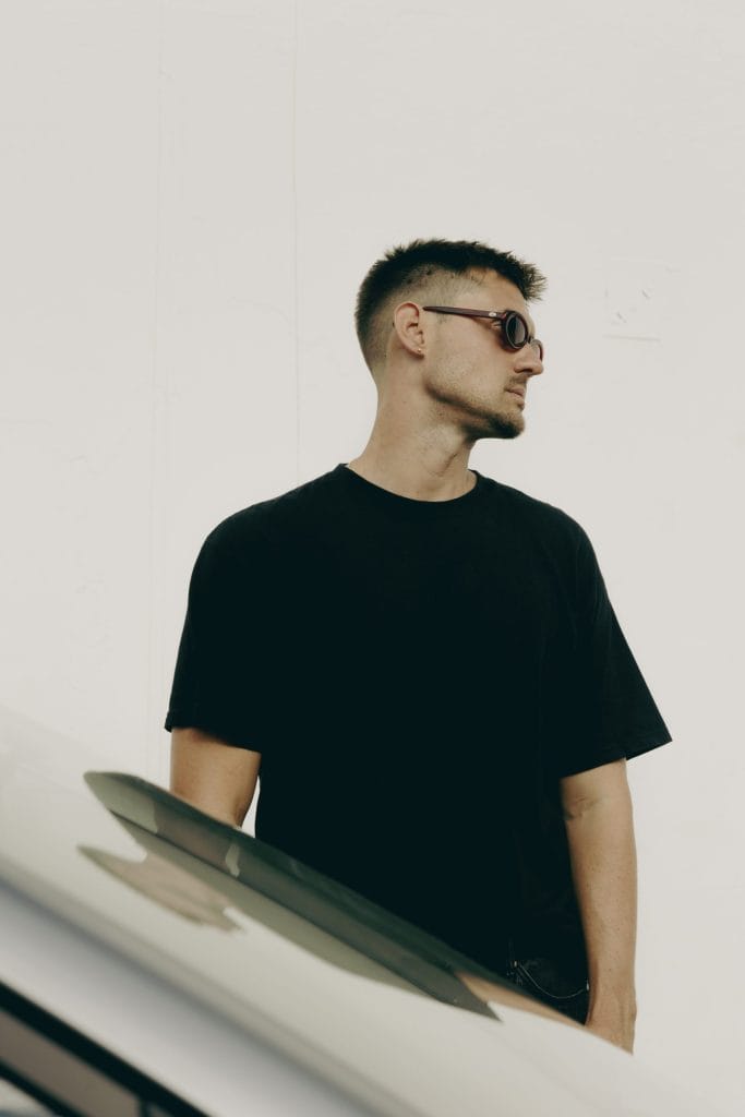 Leo Leonski Cruises Through Neon Dreams on “After Dark” - Magnetic