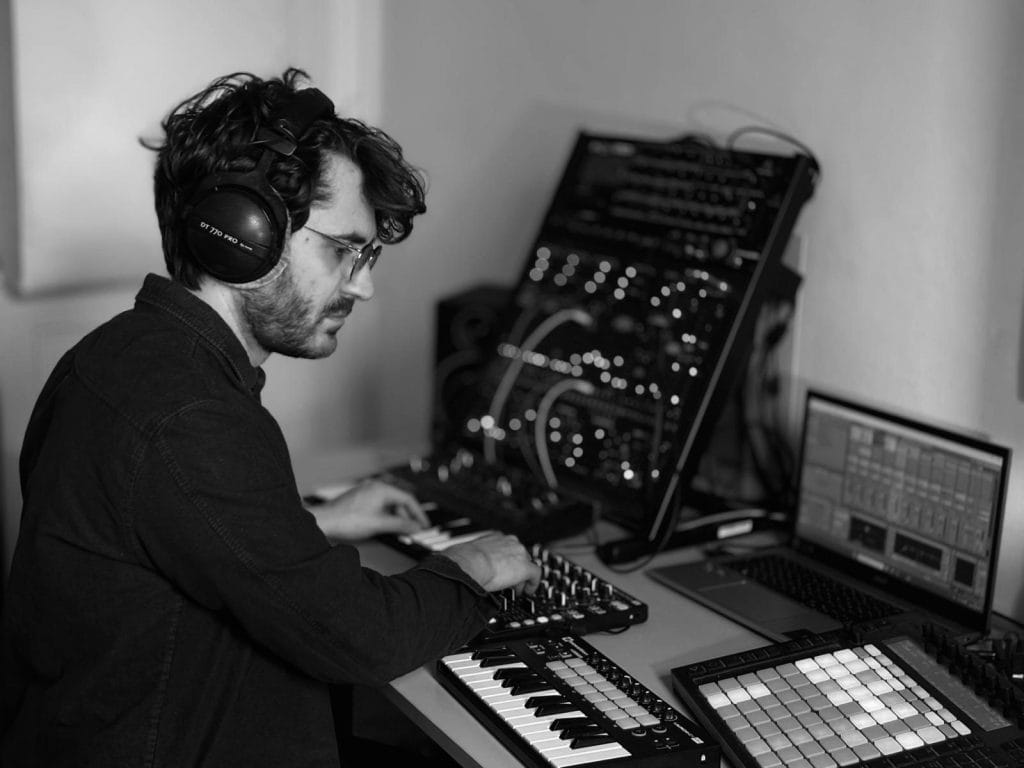 Jérémie Herreman Returns with Refined Focus on ‘Retour en Avion’