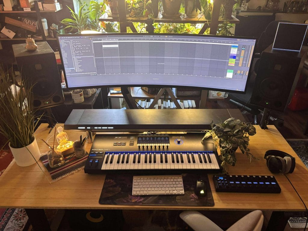 FlexiSpot E7 Plus 4-Leg Standing Desk Review: Built for Real Studio Weight