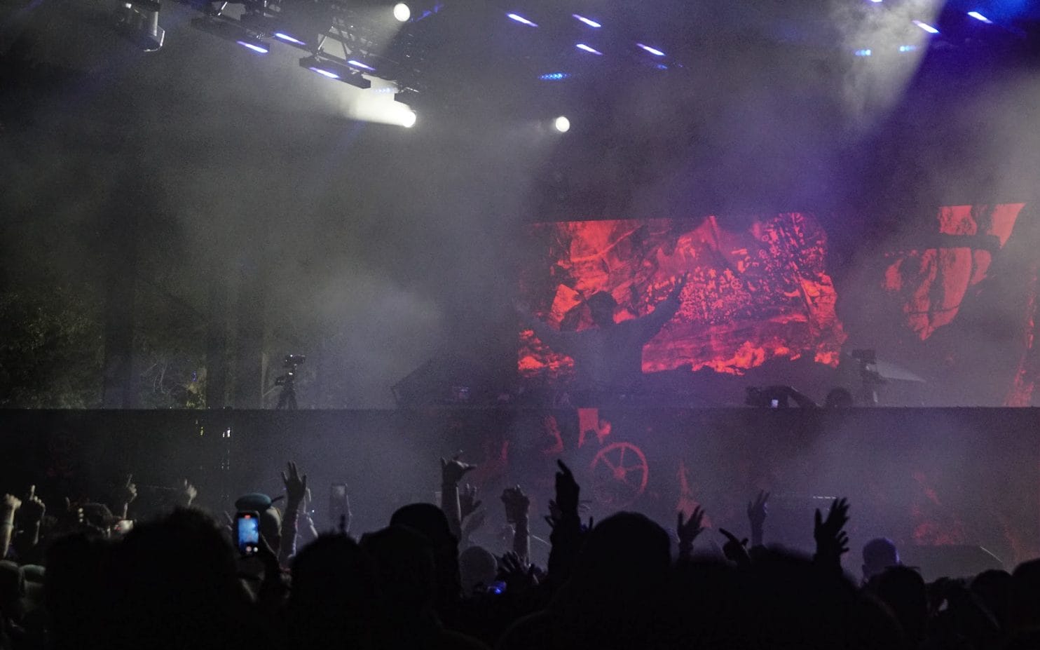 Digital Merch Platforms for Musicians: 6 Sites To Sell Your Amazing Drip, Swag, And More