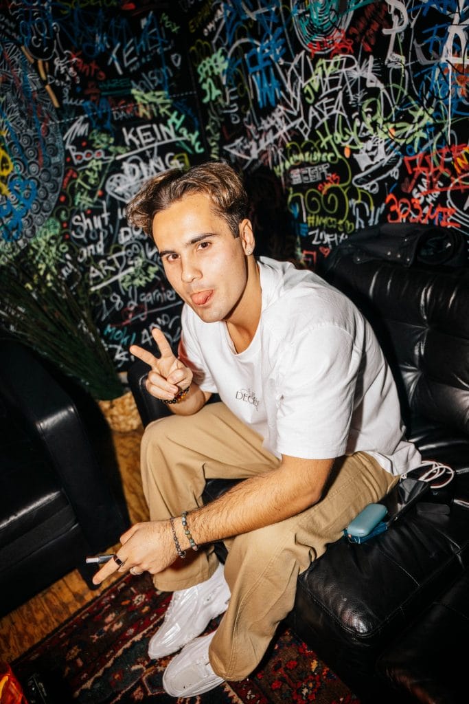 Teoциnoが「Fall Again」でモーメンタム、エモーション、メインステージ・インパクトを生み出す方法について語る