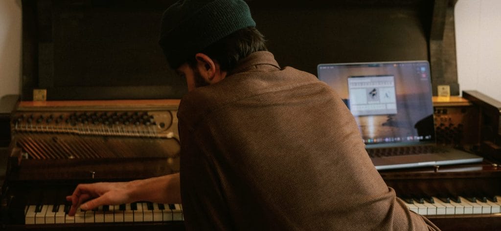 Everything you need to get started teaching production lessons online to students 