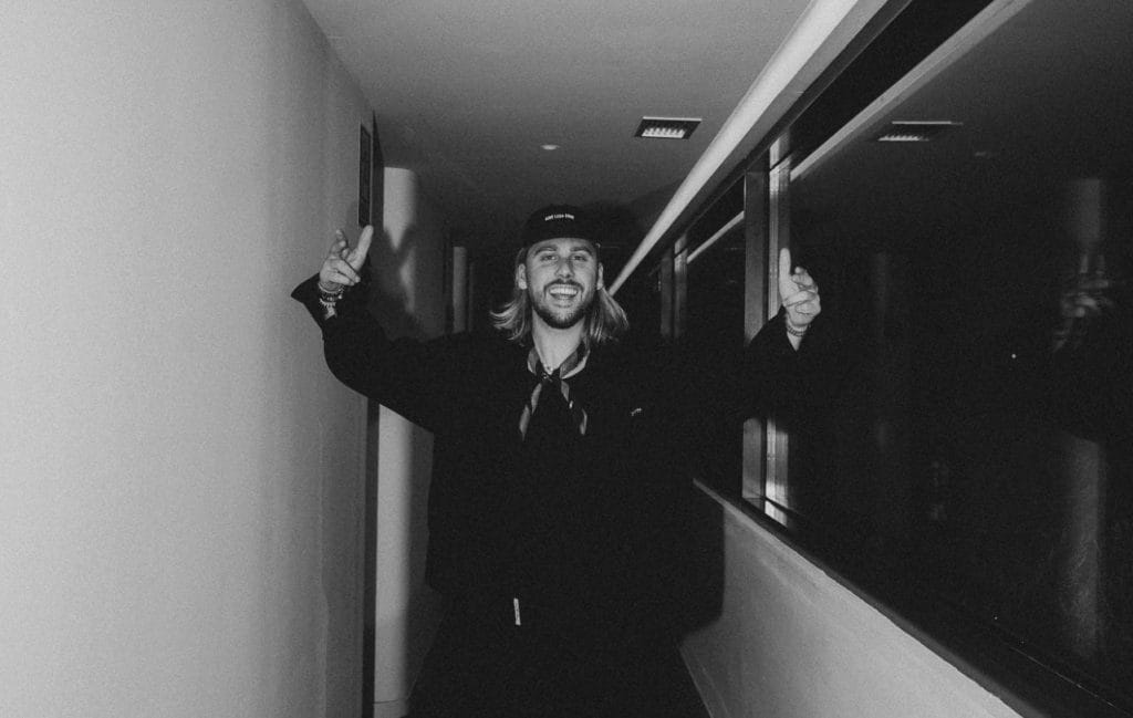 Wave Wave on Touring Reality in 2026 – Promo, Pressure, and Routine