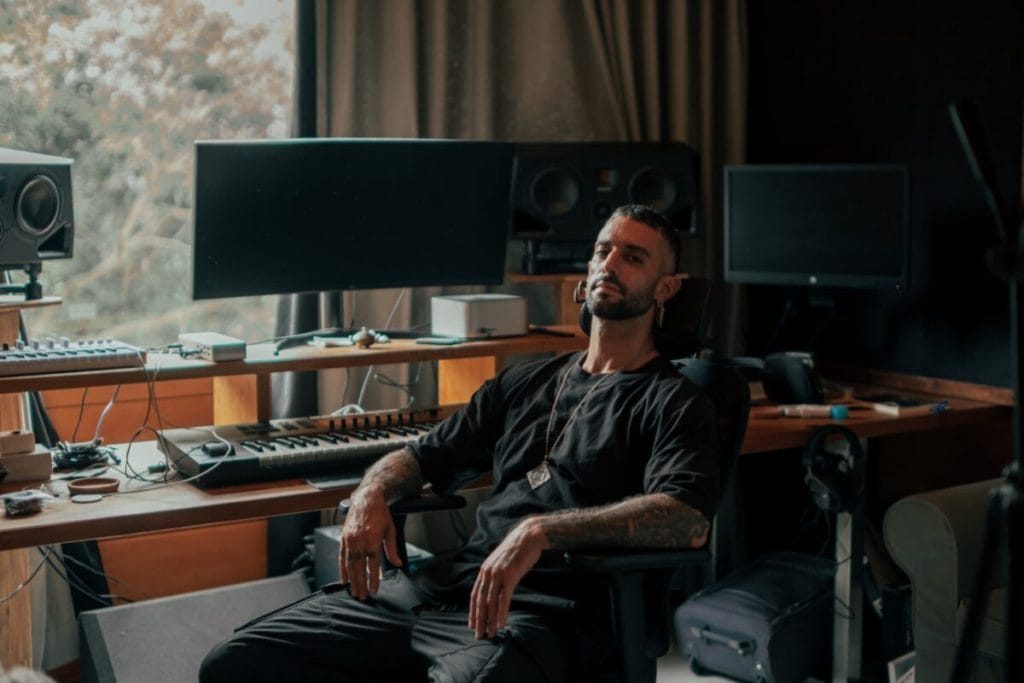 PREMIERE: Aaron Suiss – Relayered [Magnetic Magazine Recordings]