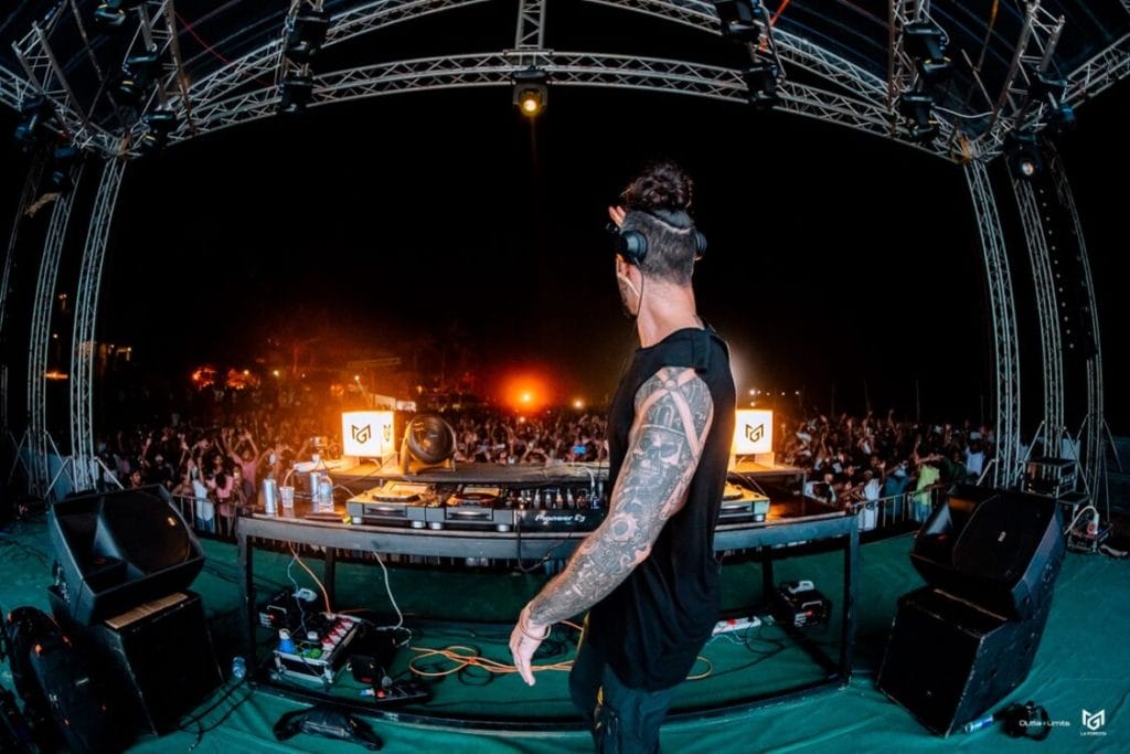 プレミア：Aaron Suiss – Relayered [Magnetic Magazine Recordings]