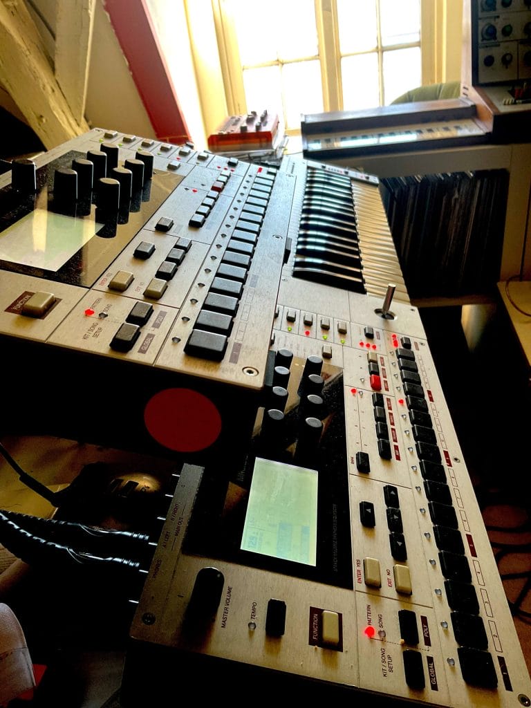 メイキング解析: HATIHATI – WHIP IT (DEEWEE)